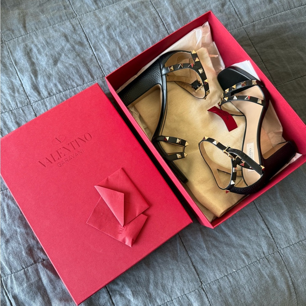Valentino Garavani Paltform Heels - Picture 2 of 10